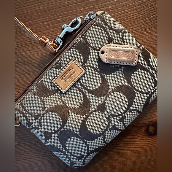 Authentic Coach Leatherware Brown Logo Wristlet Wallet - Picture 3 of 5